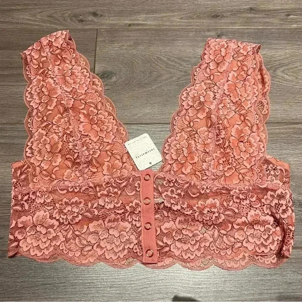 Cute lacy  with delicate snap buttons.